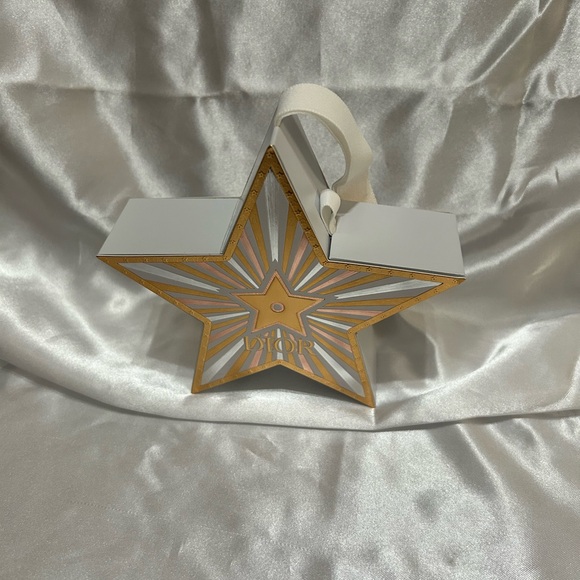 Dior Radiant Gold and White Star Decor - Picture 3 of 3